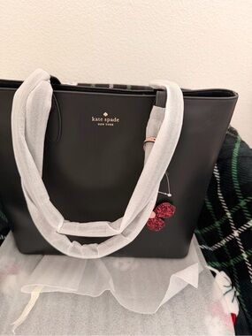 Brand New Kate Spade Kerri medium Black Tote Bag comes with Flower Charm